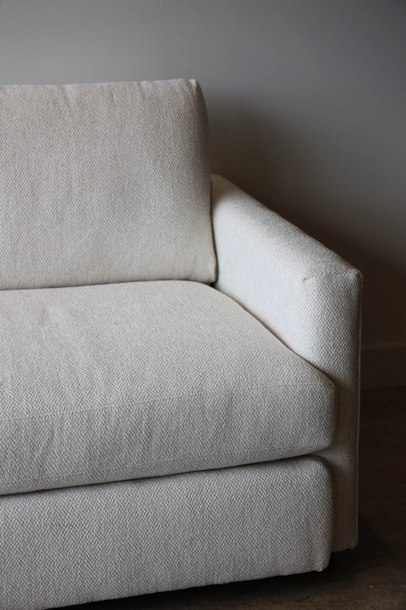 Allure Dreamy Sofa - Image 15
