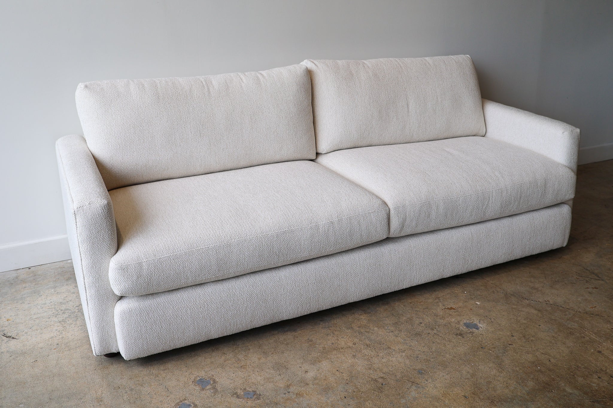 Allure Dreamy Sofa - Image 17