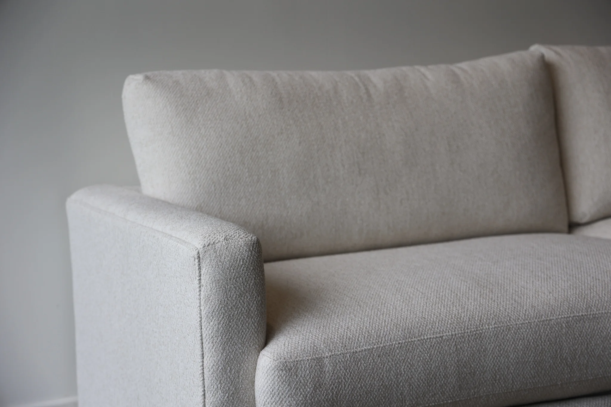 Allure Dreamy Sofa - Image 21